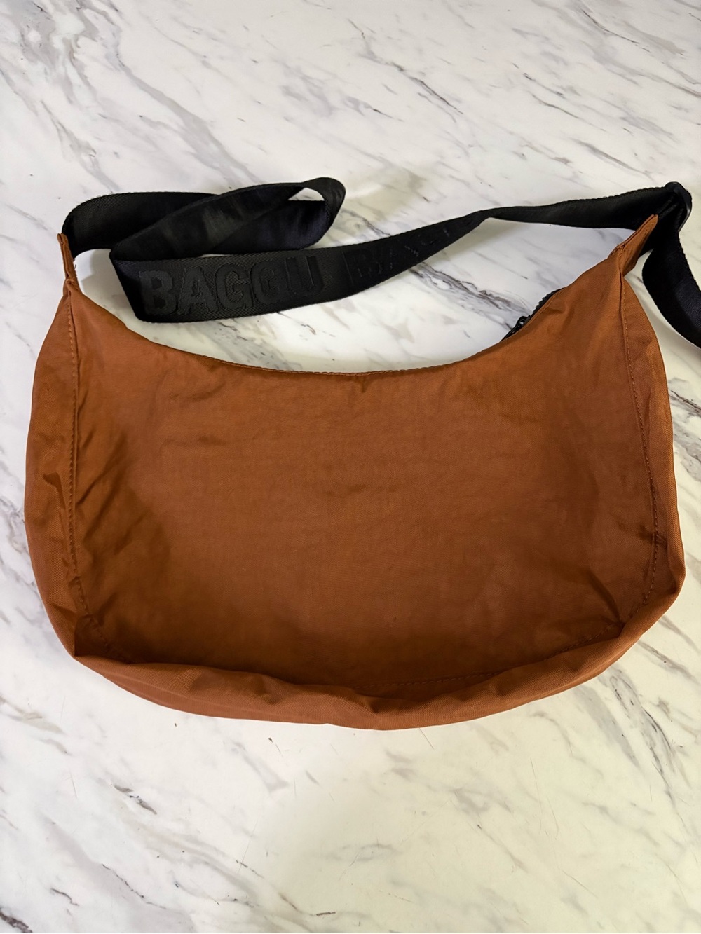 BAGGU Crescent Messenger Bag in Rust with Black Strap